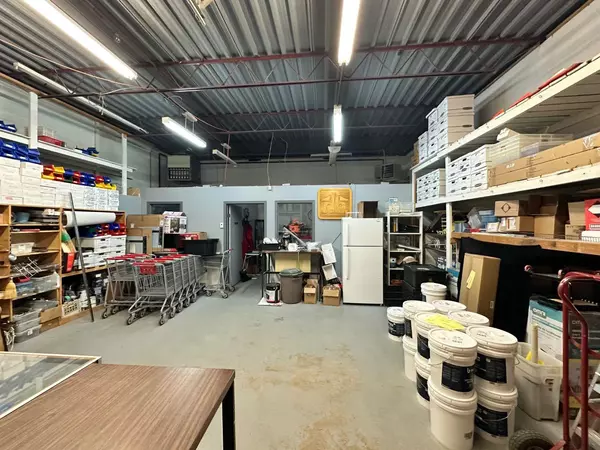 Brooks, AB T1R 1C8,124 2 ST W