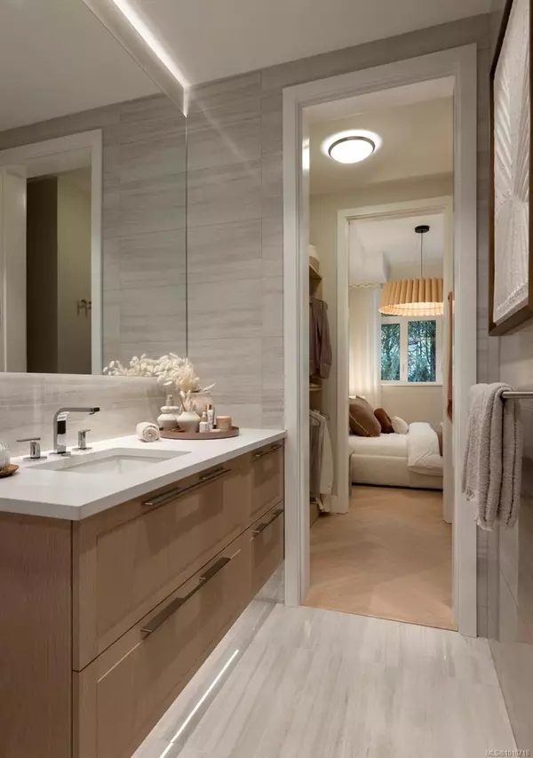 Esquimalt, BC V9A 0K5,427 Lampson St #103