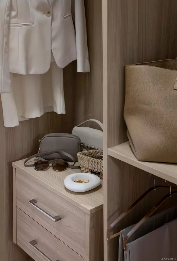 Esquimalt, BC V9A 0K5,427 Lampson St #103