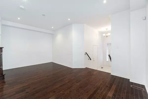 Mississauga, ON L5M 0L3,5099 Nestling GRV E