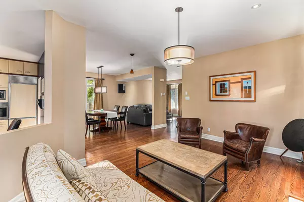 Cyrville - Carson Grove - Pineview, ON K1J 1E7,1386 Chicory PL