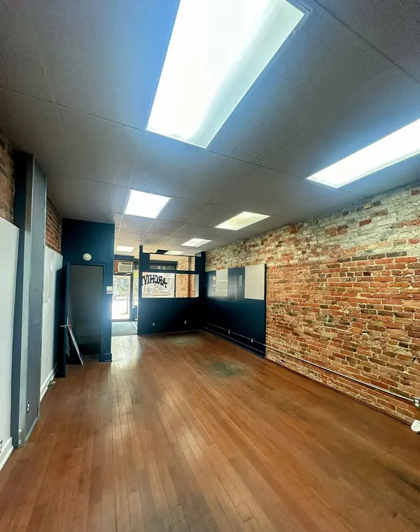 Toronto C01, ON M6K 1T5,1528 Dundas ST W