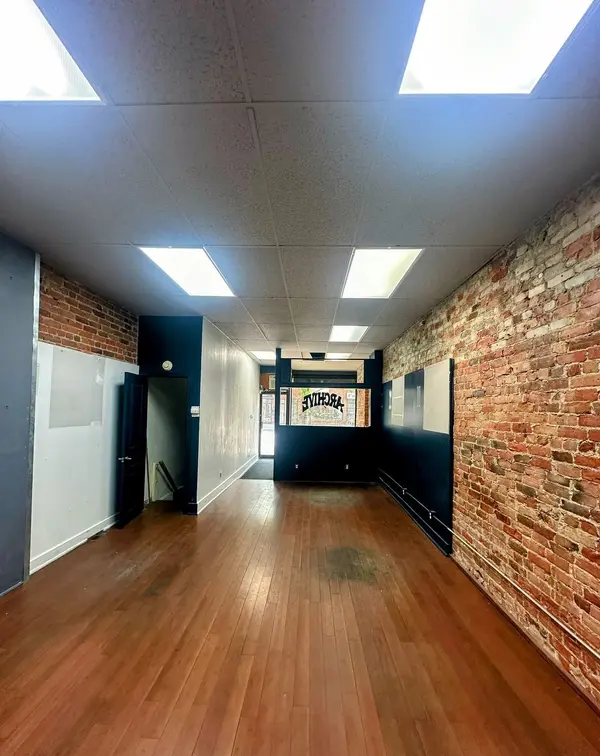 Toronto C01, ON M6K 1T5,1528 Dundas ST W