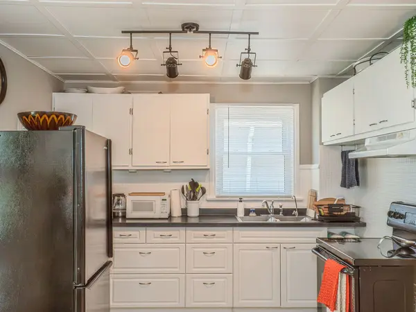 St. Catharines, ON L2R 1B3,14 SPRUCE ST