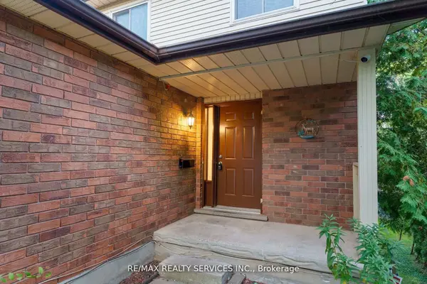 Kitchener, ON N2K 1R9,26 Woolwich ST