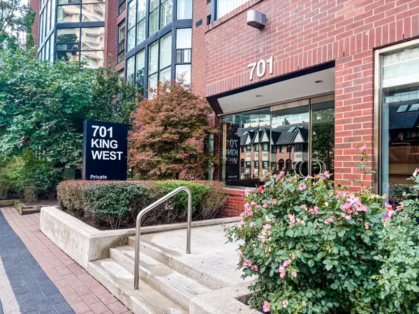 701 King ST W #813, Toronto C01, ON M5V 2W7