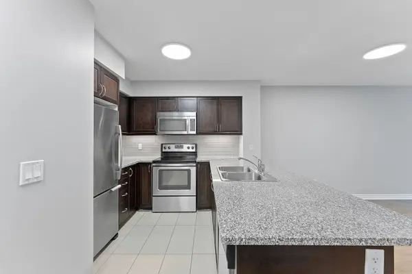 Toronto C01, ON M5J 3A3,19 Grand Trunk CRES #1212