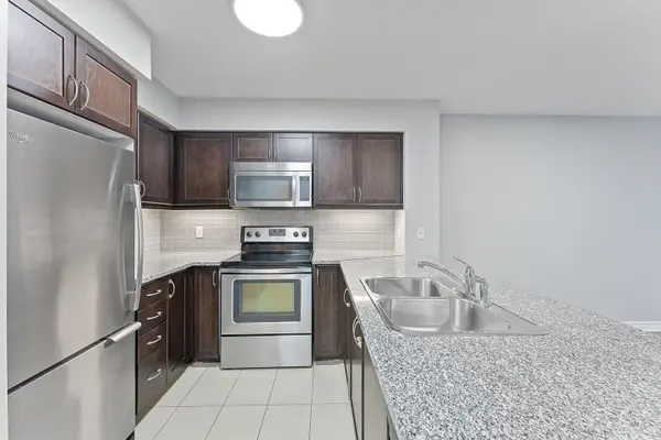 Toronto C01, ON M5J 3A3,19 Grand Trunk CRES #1212