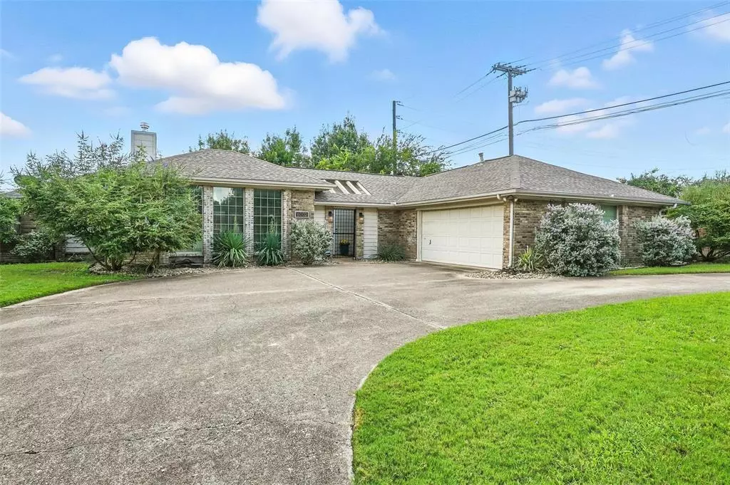 Dallas, TX 75248,6002 Costera Lane