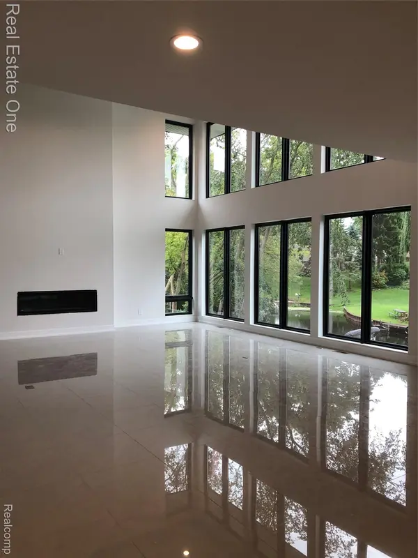 1830 Sadie Shore DR NW, Commerce Charter Township, MI 48382