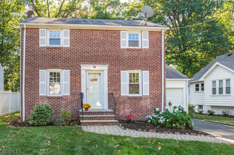 11 Monroe Ave, Roseland Boro, NJ 07068