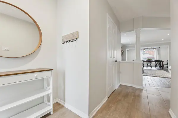 Whitby, ON L1R 3H1,92 Longueuil PL