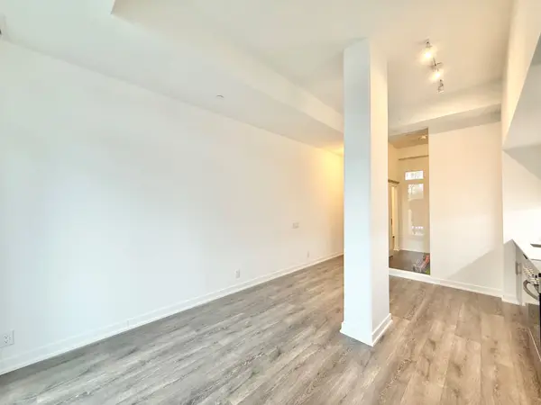 Toronto E06, ON M1N 0C7,2 Manderley DR #106