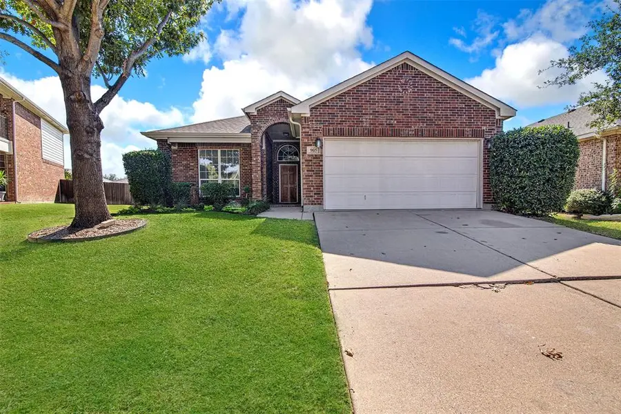 905 Hunter Lane, Burleson, TX 76028