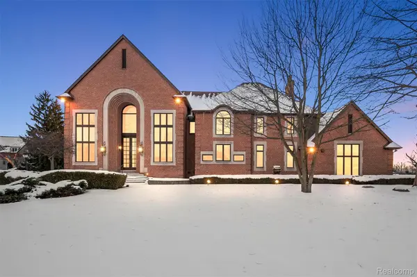 5744 Lochmoor CT, Rochester, MI 48306