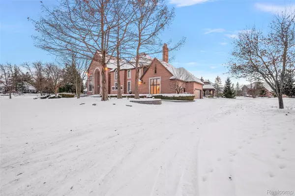 Rochester, MI 48306,5744 Lochmoor CT