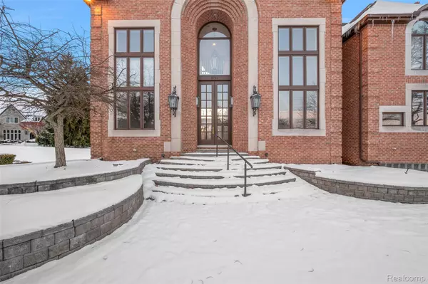 Rochester, MI 48306,5744 Lochmoor CT