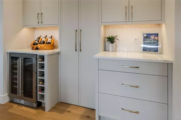 Qualicum Beach, BC V9K 1M5,948 Flagstick Rd