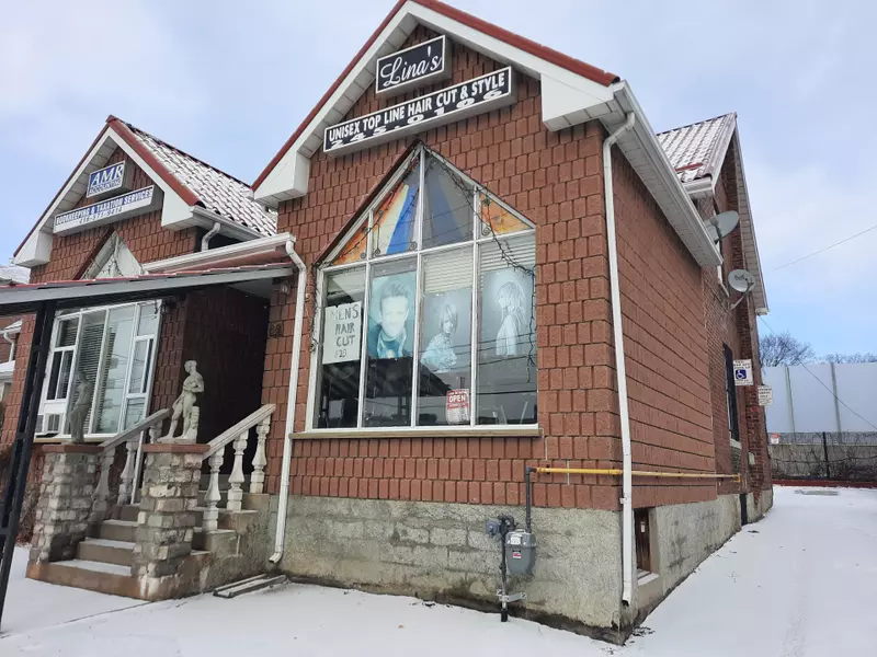 39 South Station ST #Main Floor, Toronto W04, ON M9N 2B2