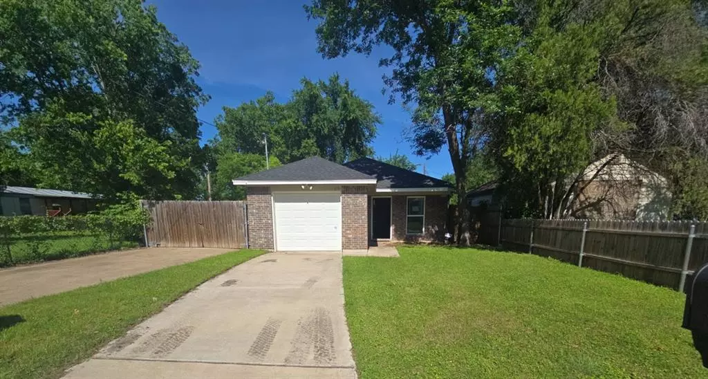 Cleburne, TX 76031,438 Sabine Avenue