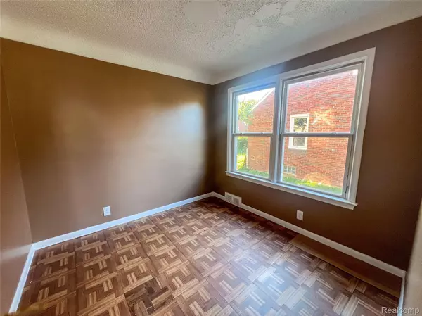 Detroit, MI 48224,17632 Chester ST