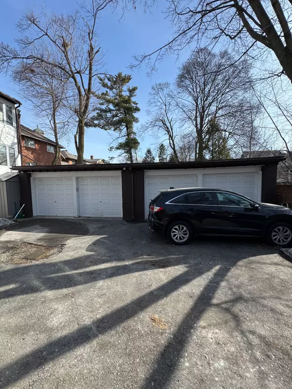 Toronto C09, ON M4T 1N9,179 St Clair AVE E