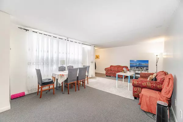 Toronto W10, ON M9V 4B1,45 Silverstone DR #203