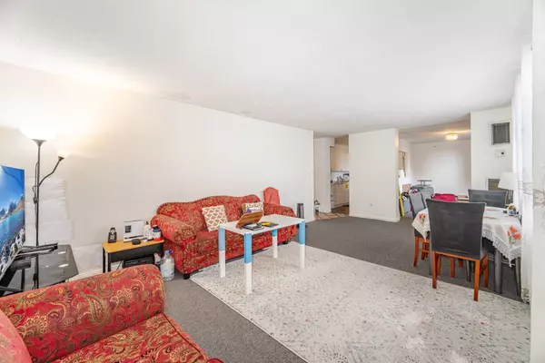 Toronto W10, ON M9V 4B1,45 Silverstone DR #203