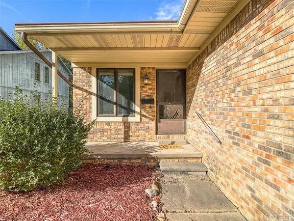 Fenton, MI 48430,914 North RD