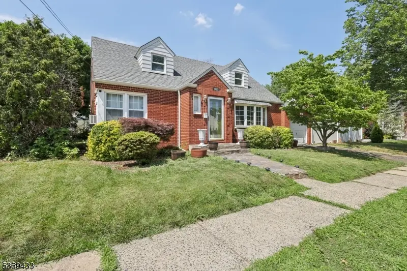 703 Elm St, Roselle Boro, NJ 07203
