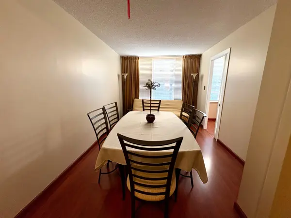 Toronto C01, ON M5G 2G4,633 Bay ST #914