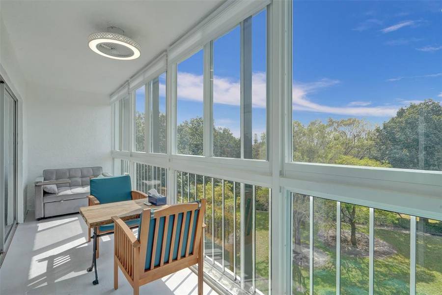 5900 NW 44th St #602, Lauderhill, FL 33319