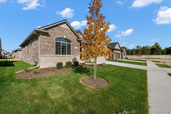 Macomb, MI 48042,56667 Via Bellano #32