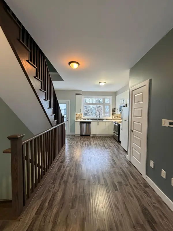 Barrie, ON L9J 0H2,540 Essa RD #2