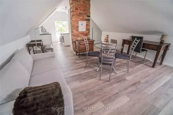 Oakville, ON L6J 3G6,164 Trafalgar RD #Loft