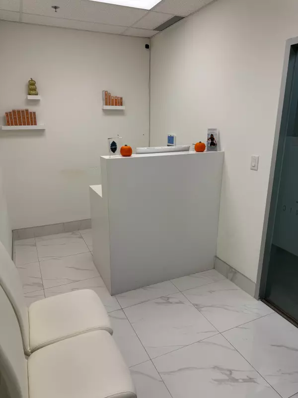 Oakville, ON L6M 1M1,3075 Hospital Gate #422