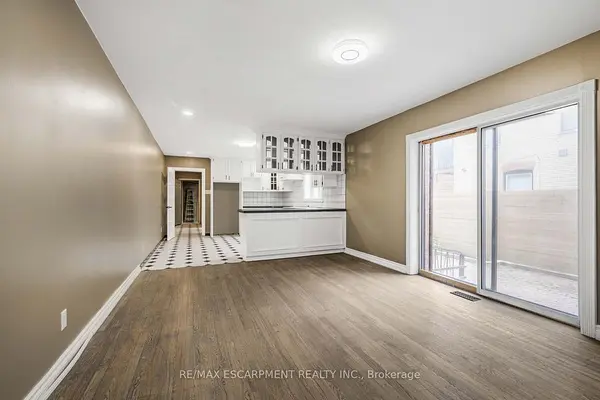 Toronto C01, ON M6J 3J1,35 Beaconsfield AVE #4