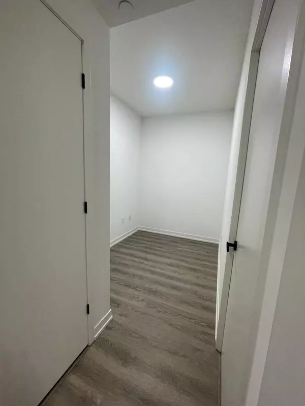 Vaughan, ON L4K 0R2,8 Interchange WAY #4001