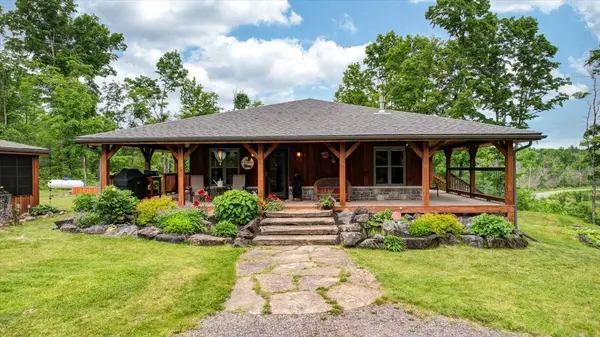 944 Steenburg Lake RD N, Limerick, ON K0L 1W0