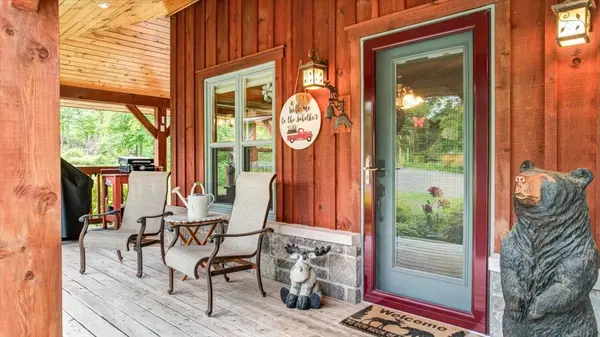 944 Steenburg Lake RD N, Limerick, ON K0L 1W0