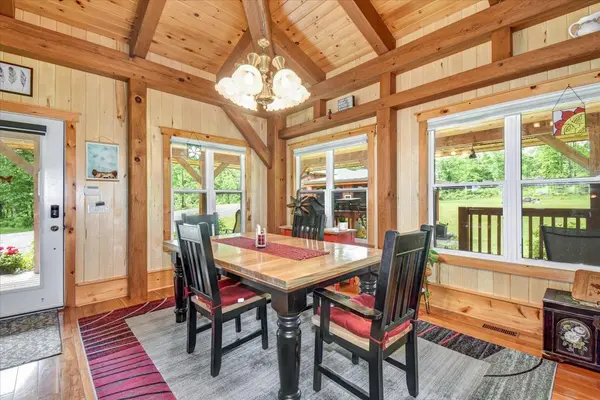 944 Steenburg Lake RD N, Limerick, ON K0L 1W0