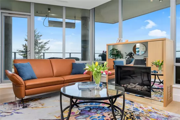 Saanich, BC V8Y 3K3,5388 Hill Rise Terr #503