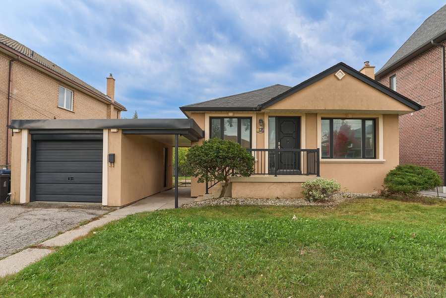 135 Regina AVE, Toronto C04, ON M6A 1R8