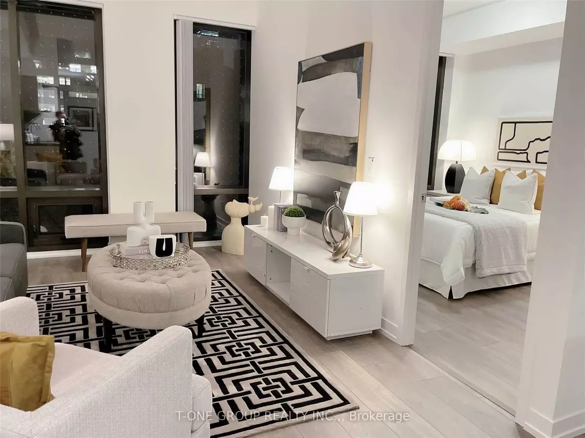 Toronto C08, ON M5B 0B7,60 Shuter ST #316