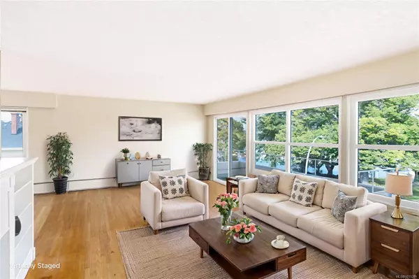 Oak Bay, BC V8S 2N5,1318 Beach Dr #301