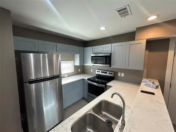 Sherman, TX 75090,301 E Brockett Street