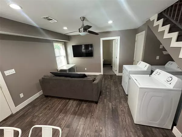 Sherman, TX 75090,301 E Brockett Street