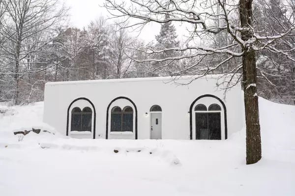 4736 S Rolland RD, Blanchard, MI 49310