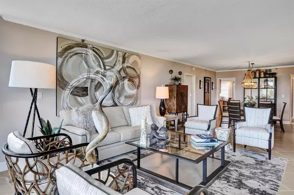 Pompano Beach, FL 33069,4015 W Palm Aire Dr #702