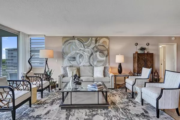 Pompano Beach, FL 33069,4015 W Palm Aire Dr #702